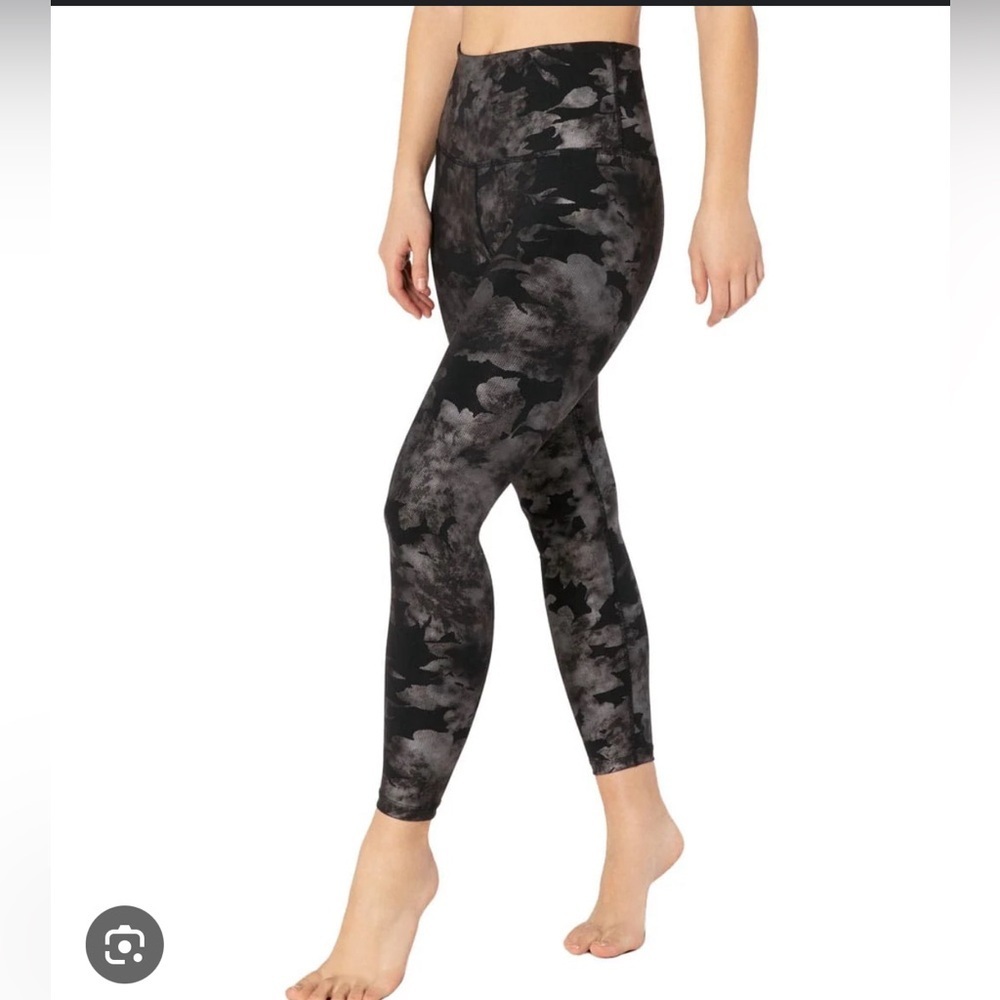 Beyond Yoga Foil Floral High Waisted Yoga Leggings size M